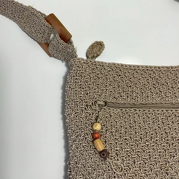 Liz Claiborne Vintage woven shoulder crossbody taupe color bag. EUC - Picture 2 of 9